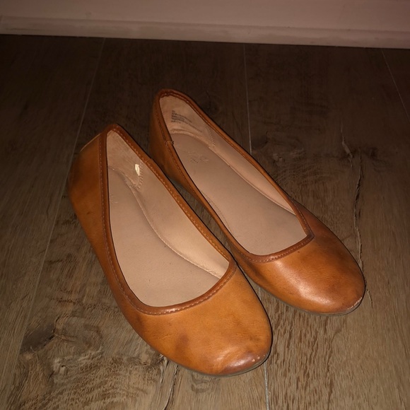 🟠 universal threads faux leather ballet flats - Picture 2 of 4